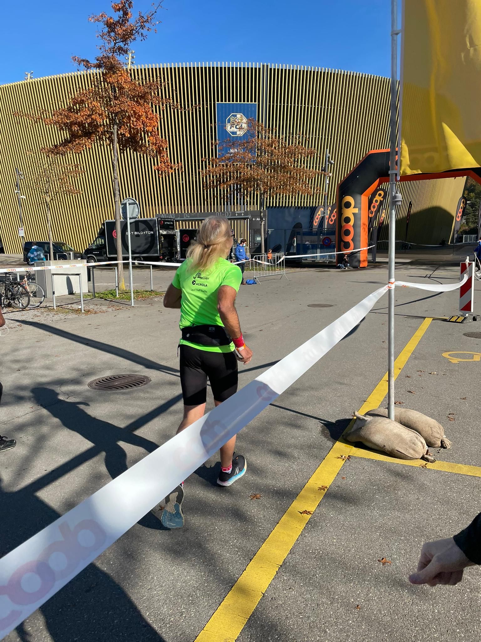 Beim Fussballstadion